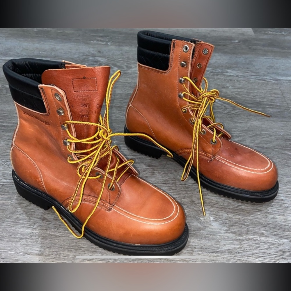 RED WINGS WORK BOOTS!
VINTAGE STYLE 404 RED!